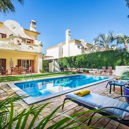 Sleeps 4 With Pool Air Con And Wifi Quinta do Lago