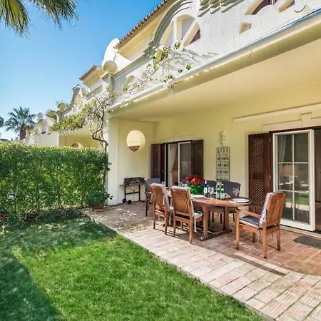 Sleeps 4 With Pool Air Con And Wifi Villa