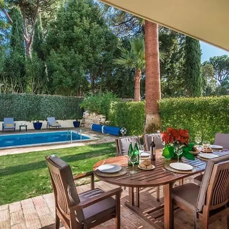 Sleeps 4 With Pool Air Con And Wifi